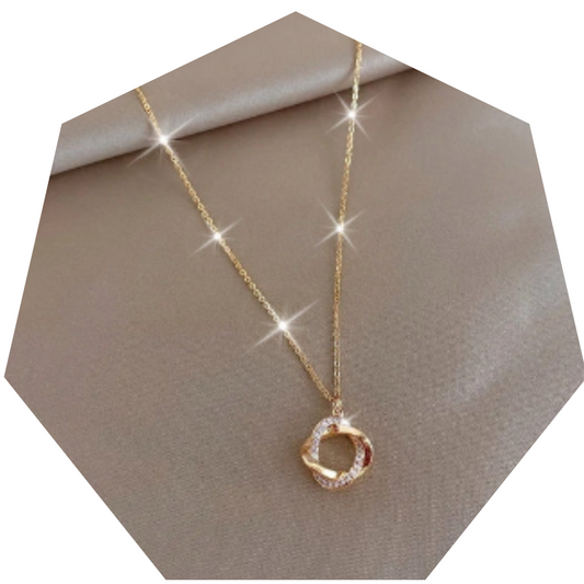 Circle Pendant Necklace with Imitation Pearls